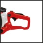 Detailaufnahme: Roter Handgriff und Tank der Einhell Benzin-Heckenschere GE-PH 2555 A.