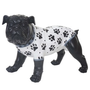 Dekorative Bulldogge Figur, schwarz-weiß mit Pfotenmuster, aus Polyresin.