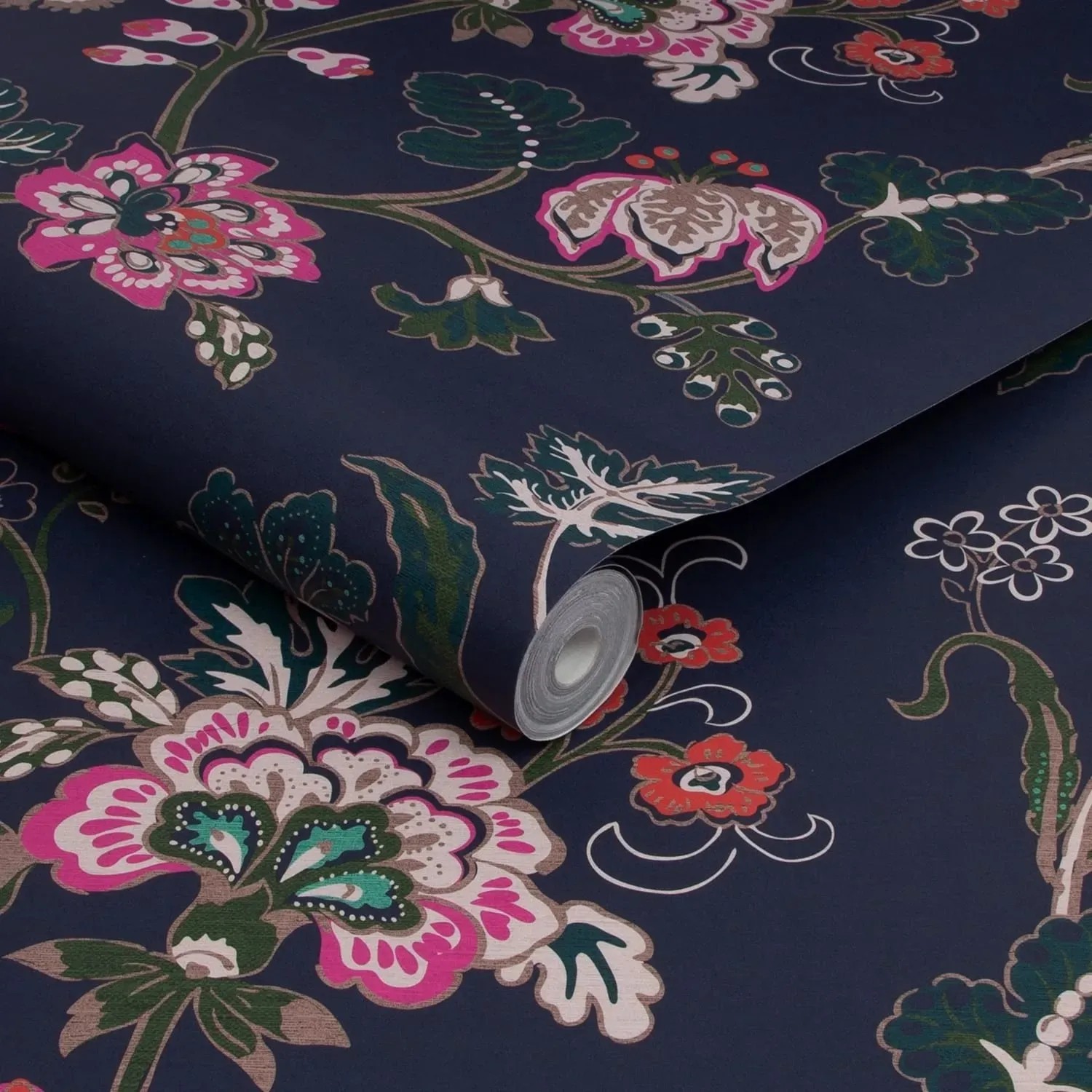 Joules Vliestapete Vine Cottage Floral Royal Navy Blau mit Blumenmuster.