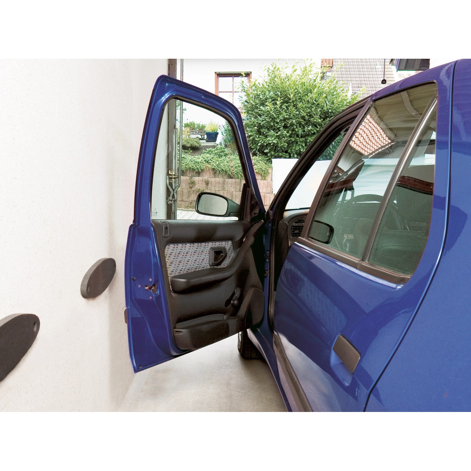 Garagen-Anschlagsleisten schützen Autotüren vor Kratzern beim Öffnen in der Garage.