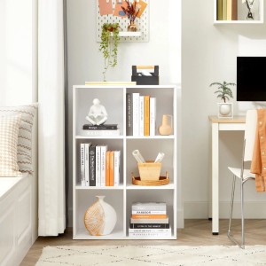 Weißes Vasagle Bücherregal mit 6 Fächern im Wohnzimmer, gefüllt mit Büchern und Deko.