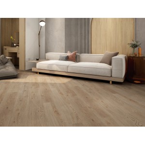 Verlegter Klebe-Vinylboden Premium DryBack Eiche Premium Pine im Wohnraum.