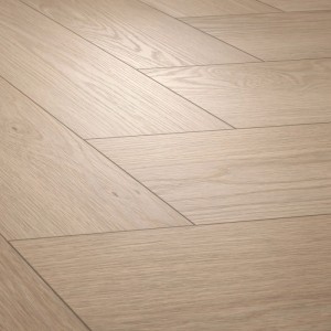 Egger NatureSense Laminat in Braun, Fischgrätmuster. Laminatboden für Wohnräume.