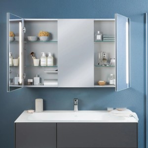 Villeroy & Boch Spiegelschrank My View 14, 120 cm breit, mit LED-Beleuchtung und geöffneten Türen.