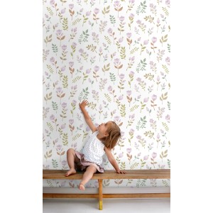 ESTAhome Vliestapete mit Blumenmuster in Violett und Graugrün im Kinderzimmer.