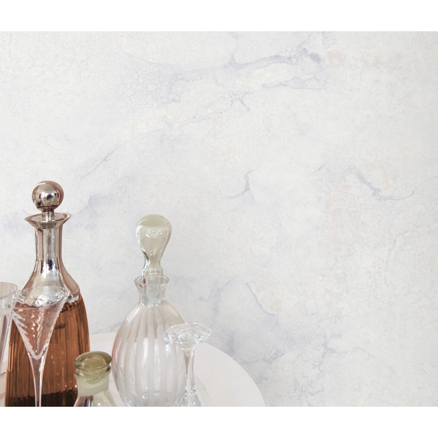 Erismann Vliestapete Melissa Venora Hellgrau mit elegantem Muster im Wohnraum.