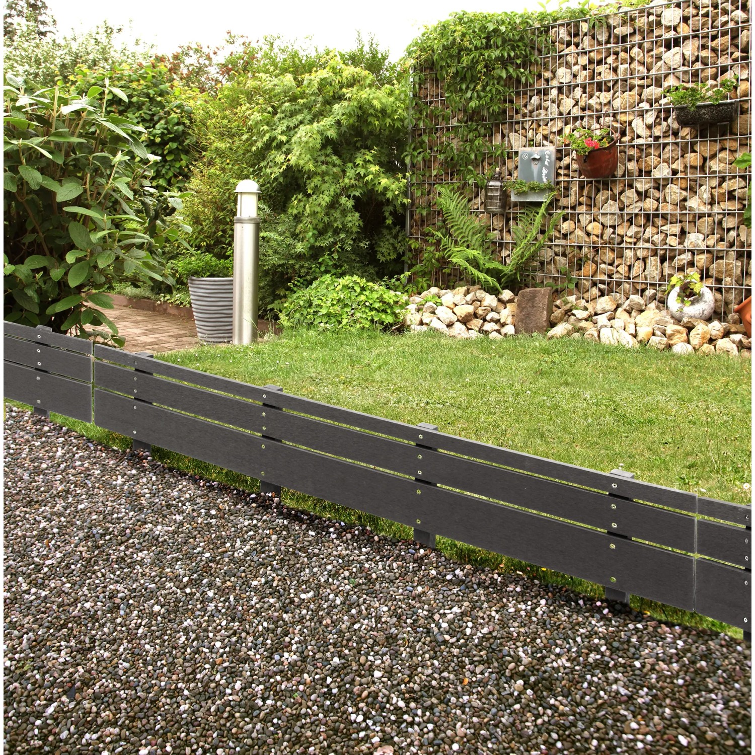 Floraworld Beeteinfassung Mali, anthrazit, aus WPC, zur Gartendekoration und Abgrenzung.
