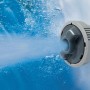 Detailaufnahme: AirJet-Düse im Bestway Lay-Z-Spa Whirlpool St. Lucia in Betrieb.