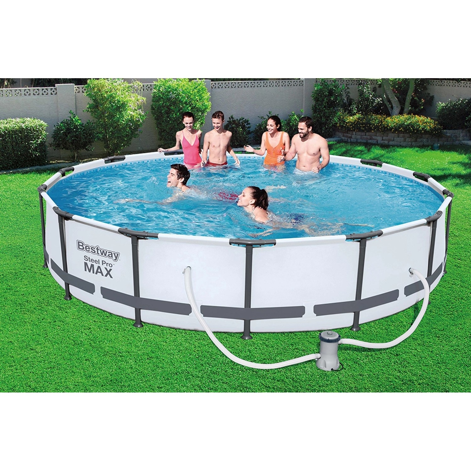 Bestway Flowclear Pool mit Filterpumpe im Garten, Personen im Wasser.