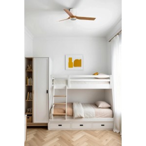 Energiespar Deckenventilator Mini Punt Tub, 90 cm, Weiß/Ahorn, mit Fernbedienung im Kinderzimmer.