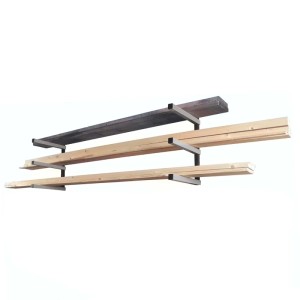 Schwarzes Metall Kragarmregal mit 3 Ebenen für Holzlagerung. Robustes Schwerlastregal zur Wandmontage von Langgut.