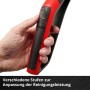 Hand hält Einhell Akku-Hartbodenreiniger Cleanexxo mit Boost-Funktion.