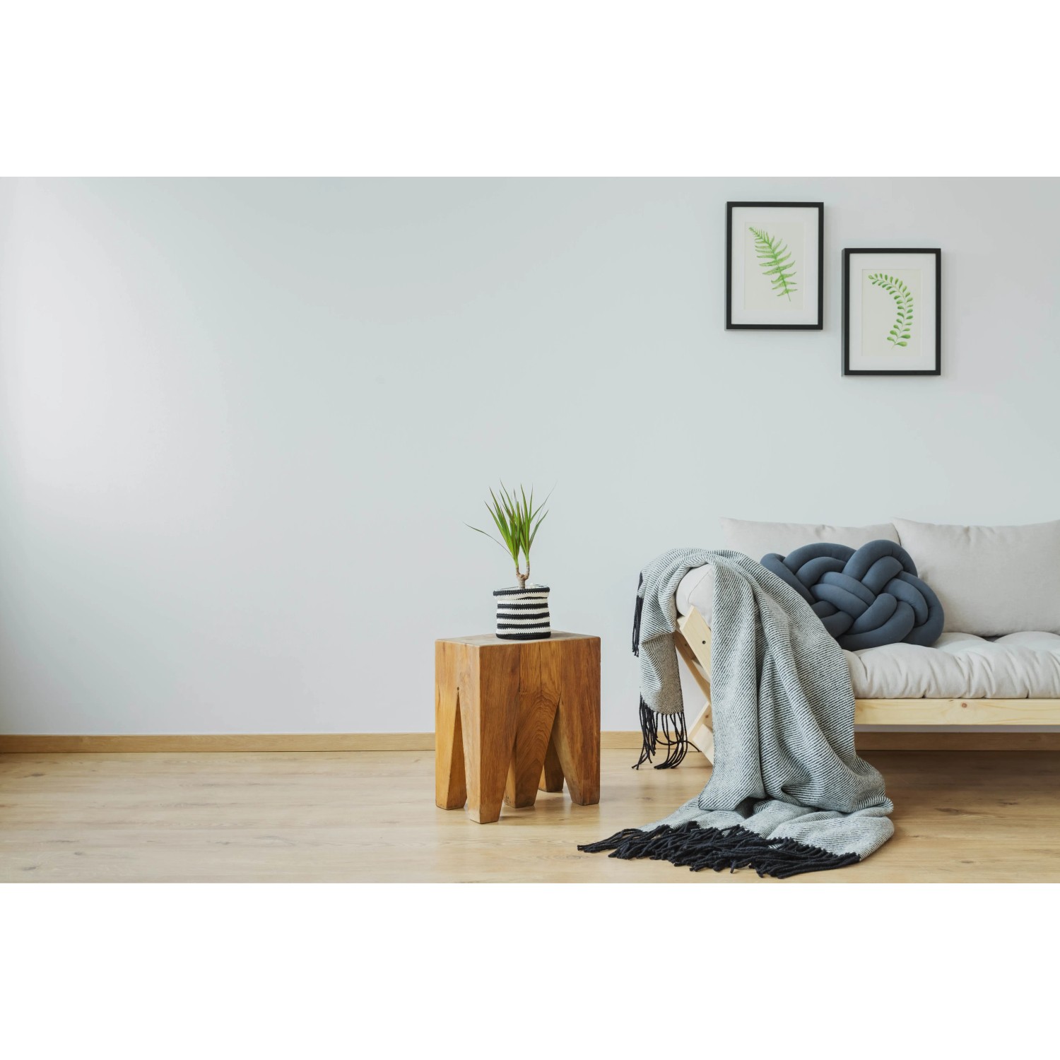 Raumbild: Überstreichbare Erfurt Vliestapete Variovlies Flat Premium im Wohnzimmer.