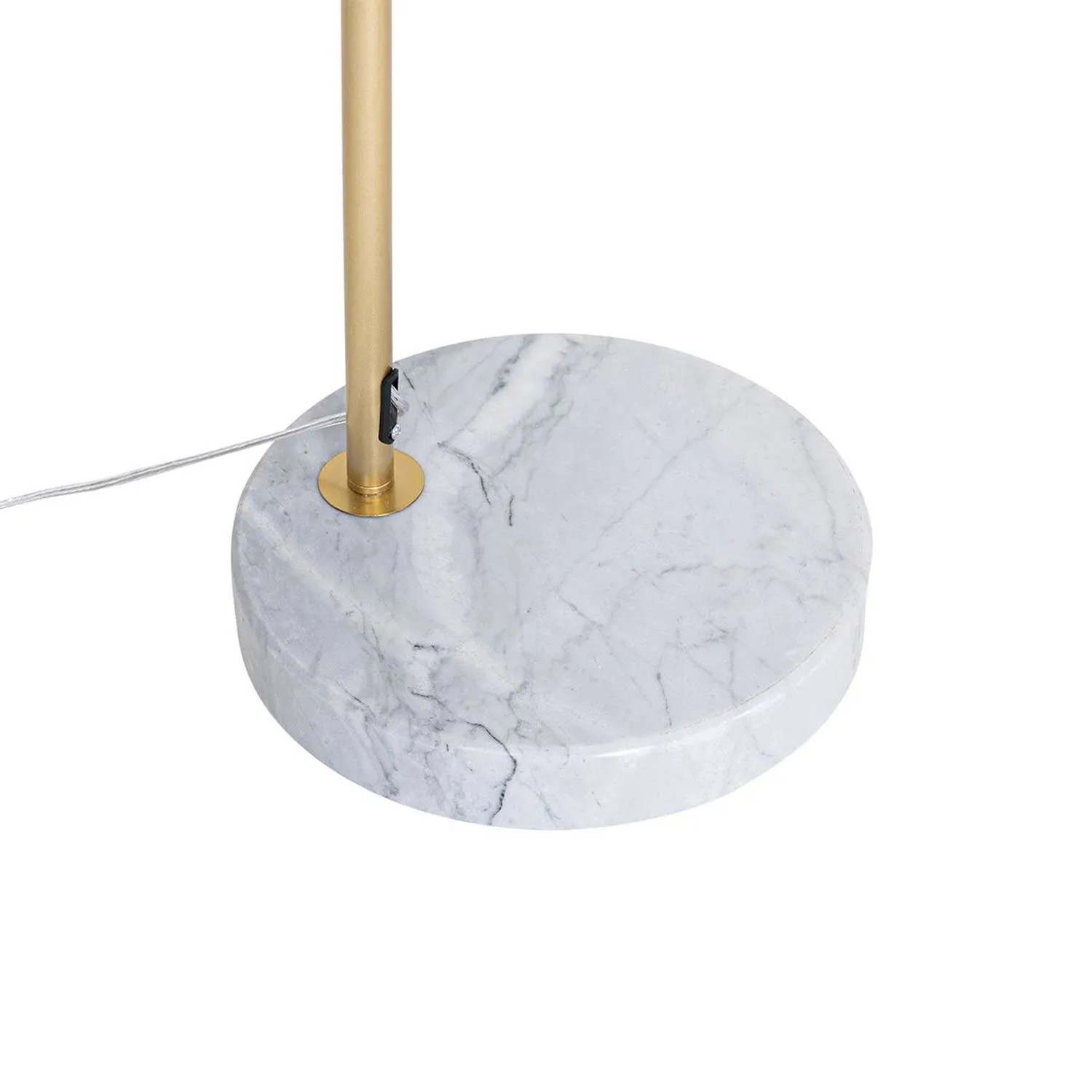 Detailaufnahme: Marmorfuß und Messingstange der QAZQA Bogenlampe Arc, moderne Innenleuchte.
