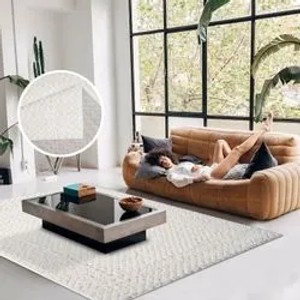 Hochflor Teppich Nara-627, 160x230 cm, Pastell-Creme mit Rautenmuster im Wohnzimmer.