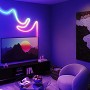Govee Neon Lichtschlauch H61D4-W 2, weiß, an Wand montiert, mit RGBIC Farbwiedergabe im Wohnzimmer.