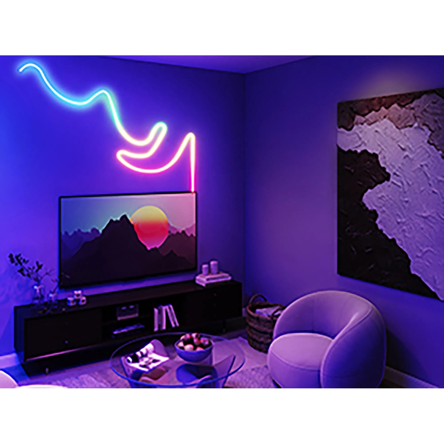 Govee Neon Lichtschlauch H61D4-W 2, weiß, an Wand montiert, mit RGBIC Farbwiedergabe im Wohnzimmer.