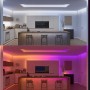 Philips Hue Lightstrip in Küche, oben Weißlicht, unten RGB-Farben. Flexibel zuschneidbar.