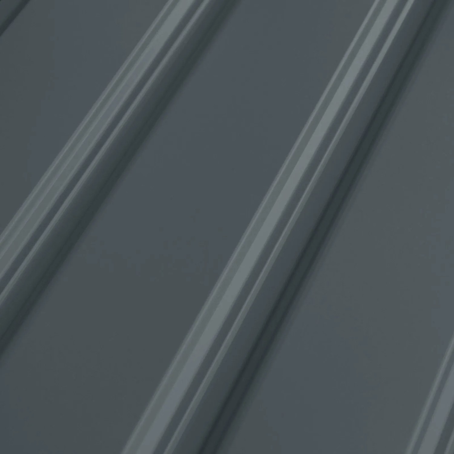 Detailansicht: Dunkelgraues Satteldach des Hattoro S200 Metall Gerätehauses.