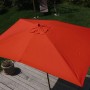 Rechteckiger, terracottafarbener MCW Sonnenschirm Lissabon 2x3m auf einer Terrasse.