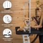 Weißer, hydraulischer Pflegetisch mit schwarzer Tischplatte und Hund für die Hundefellpflege.