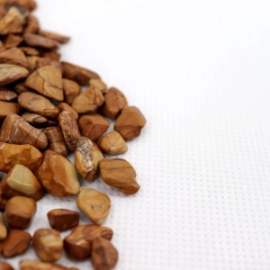 Weißes Aquagart Unkrautvlies (150g/m²) aufgerollt, 1m breit, zum Schutz vor Unkraut im Garten.