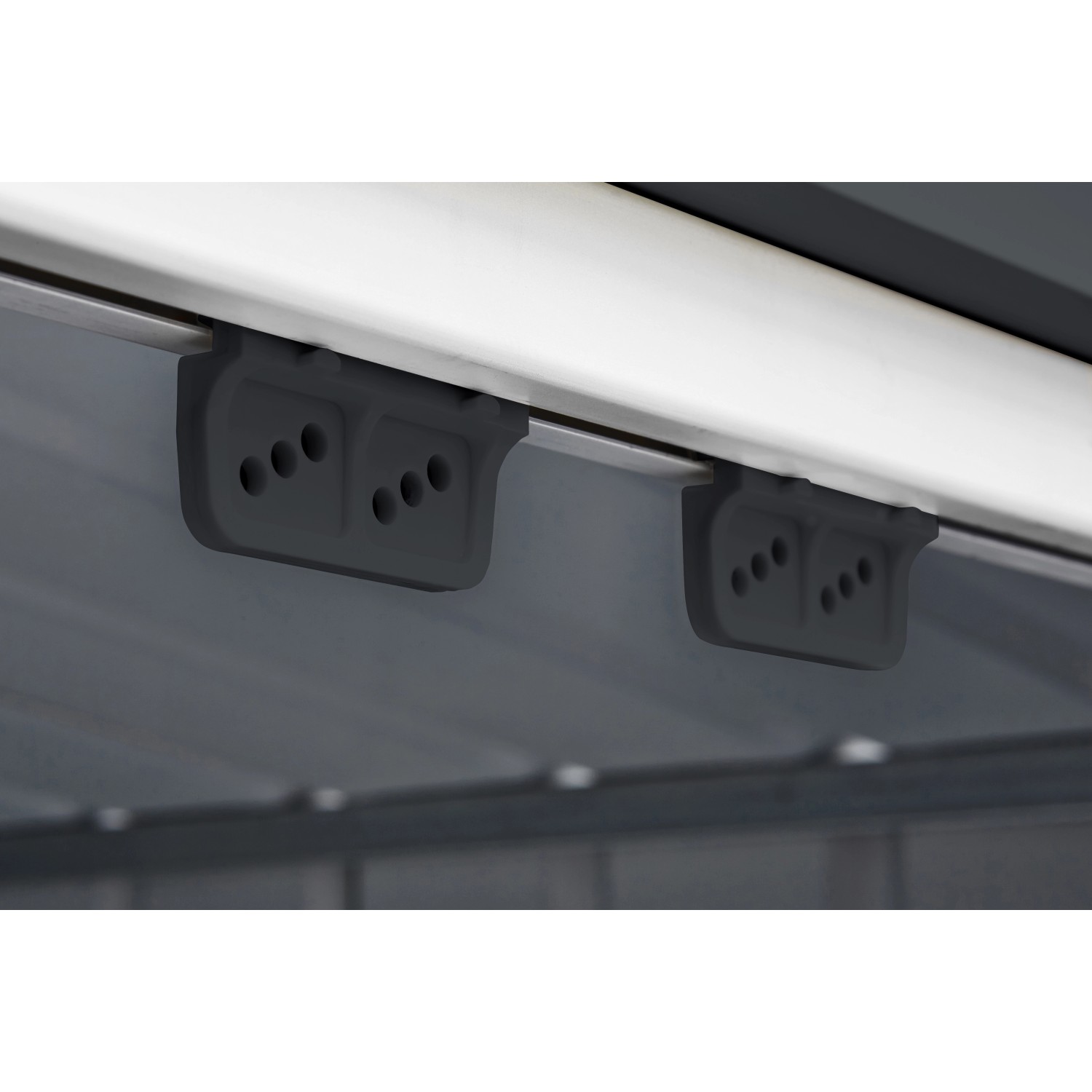 Detailaufnahme: Anthrazitfarbenes Metall-Gerätehaus Skillion, Befestigungsdetails.