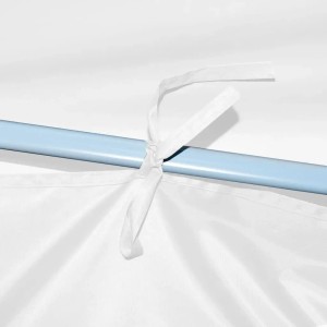 Detailansicht: Befestigung einer Seitenwand am Rahmen des weißen vidaXL Partyzelts.