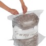 Wenko Vakuumbeutel Cube S (50x60x35cm) mit Textilien, zur platzsparenden Aufbewahrung im Schrank.
