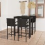Schwarzes 5-tlg. vidaXL Garten-Bar-Set aus Polyrattan mit Tisch und 4 Barhockern mit Armlehnen.