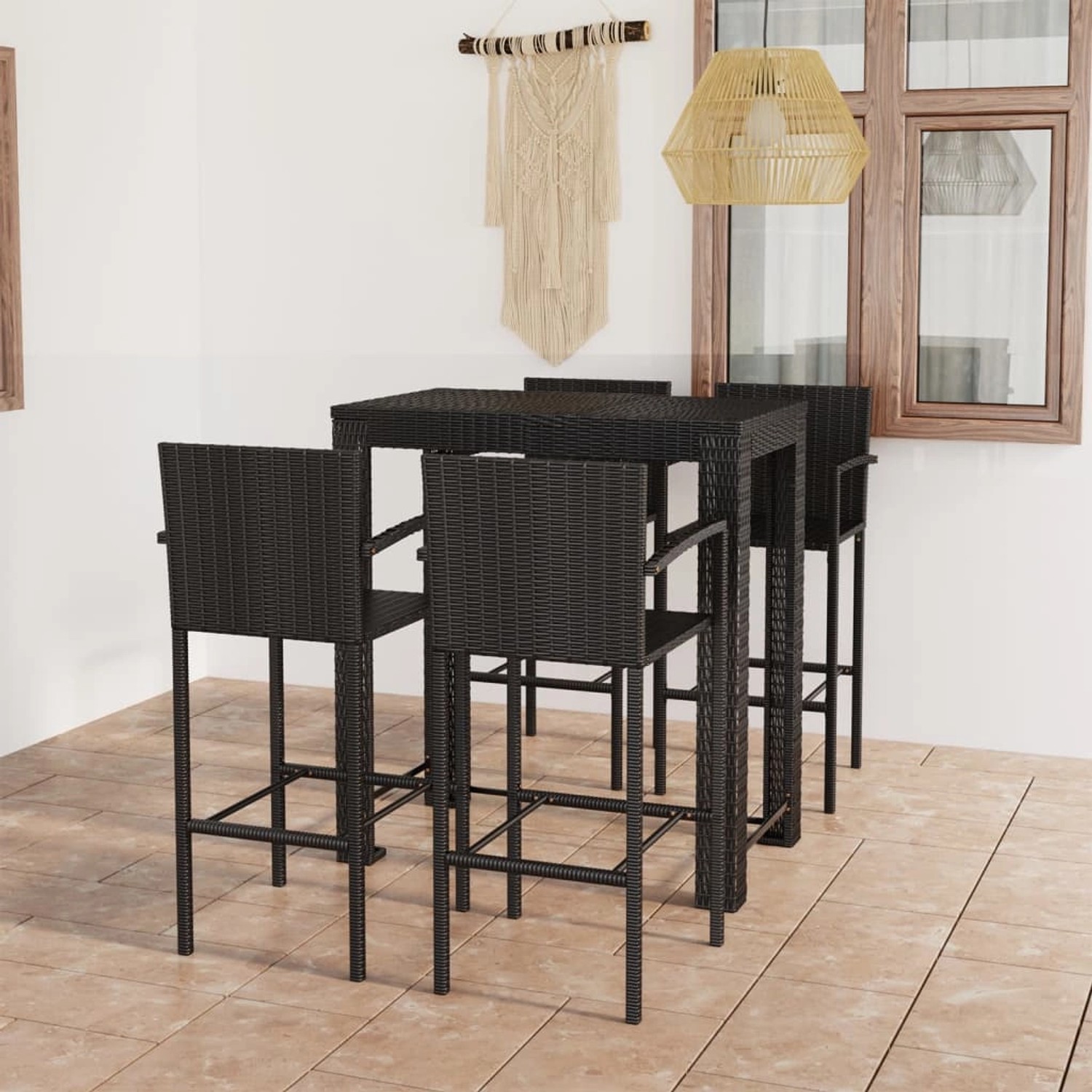 Schwarzes 5-tlg. vidaXL Garten-Bar-Set aus Polyrattan mit Tisch und 4 Barhockern mit Armlehnen.