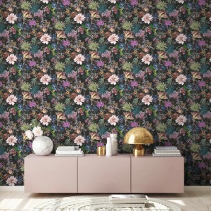Vliestapete mit Blumenmuster in Schwarz und Grün, matte Oberfläche.