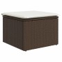 Brauner vidaXL Garten-Fußhocker aus Rattan mit weißem Kissen, Teil eines modularen Gartenmöbel-Sets.