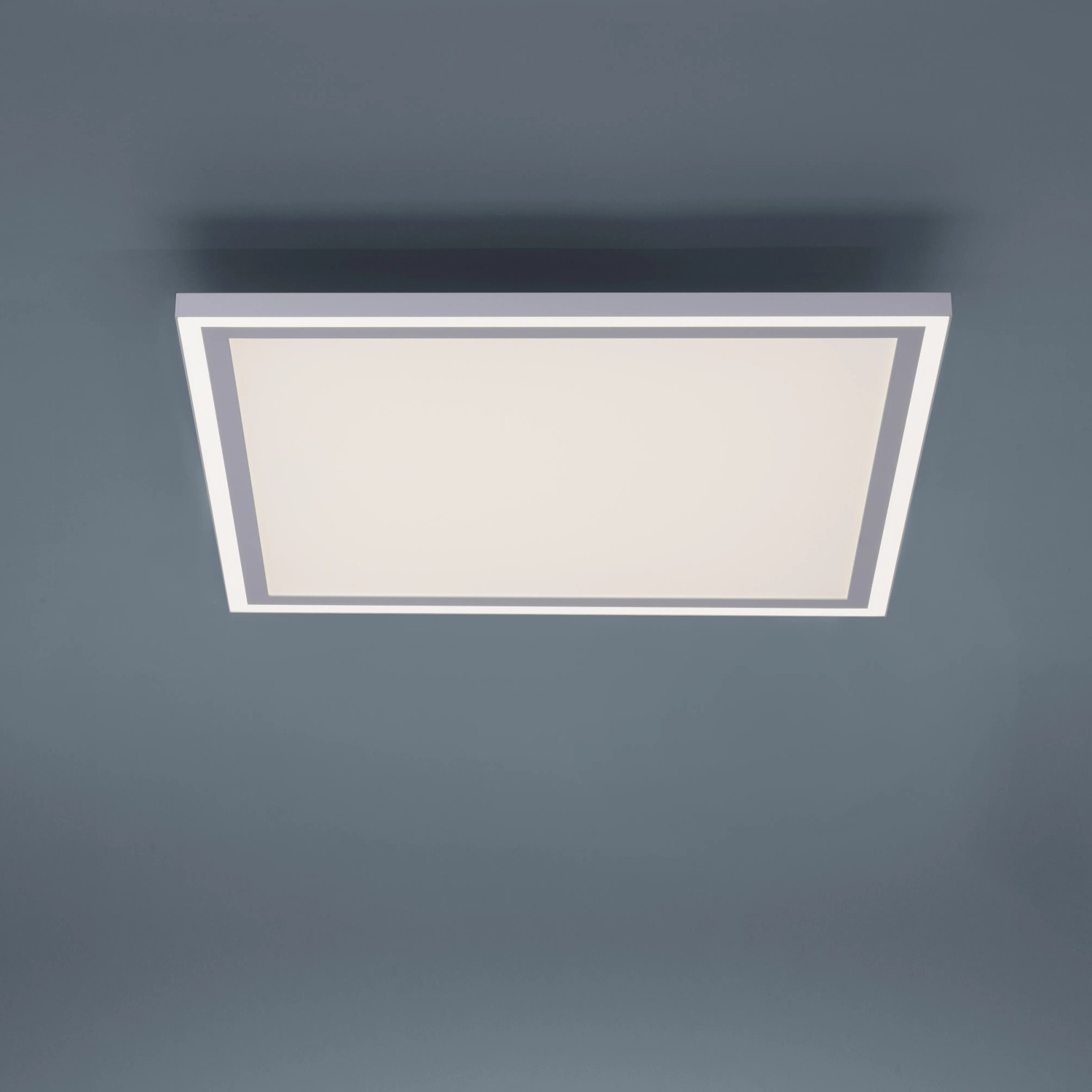 Quadratische, dimmbare LED-Deckenleuchte Edging in Weiß, 46,4x46,4 cm. Modernes Design für Innenräume.