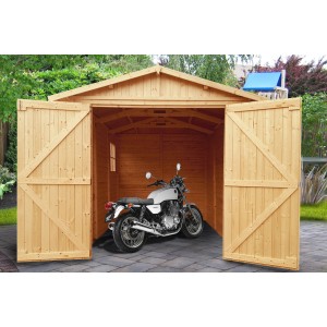 TIMBELA Holzgarage M105 mit Fenster und Motorrad. Fertiggarage aus Holz mit geöffneten Türen.