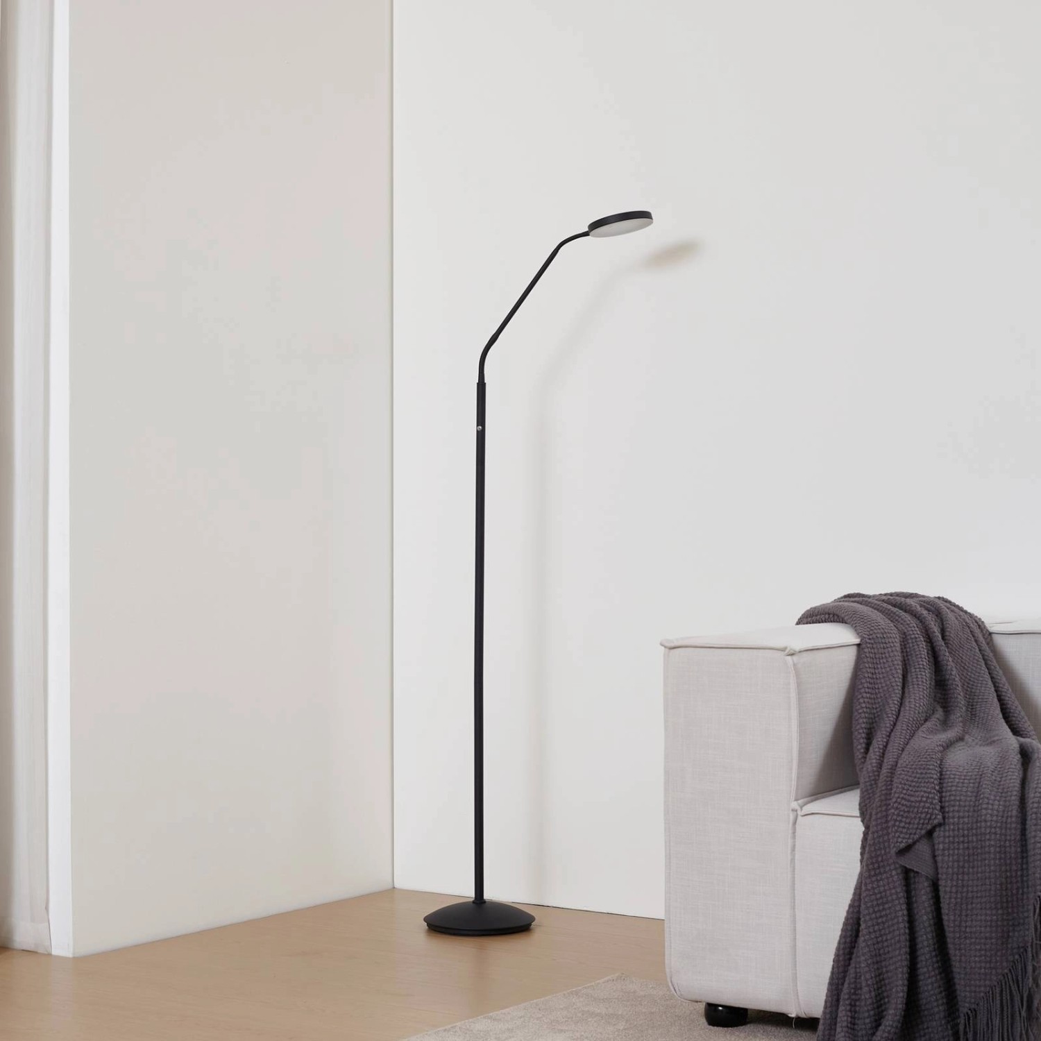 Lindby LED Stehlampe Elvyn 10041962 Dimmbar Modern in Schwarz aus Metall 1-flammig Wohnzimmerleuchte_4