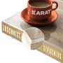 Transparente, matte KARAT Tischfolie 40x70cm mit abgeschrägter Kante. Tischdecke mit Tasse.