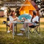 Grauer, klappbarer Tectake Campingtisch mit MDF-Platte, genutzt von zwei Frauen im Freien.