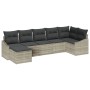Hellgraues 7-teiliges Garten-Sofa-Set aus Poly Rattan mit grauen Kissen.