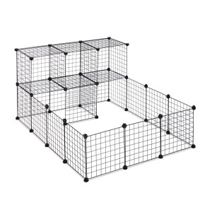 Schwarzes, erweiterbares Freilaufgehege aus Eisen und Kunststoff für Kleintiere, mit mehreren Ebenen.