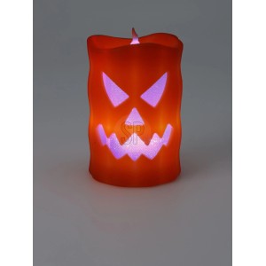 Orange LED-Kerze mit leuchtendem Halloween Kürbisgesicht. Dekorative Beleuchtung für Herbst & Halloween.