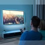 TV mit Brilo LED-Strip RGB Beleuchtung, gesteuert per Fernbedienung für Farbwechsel und Dimmfunktion.