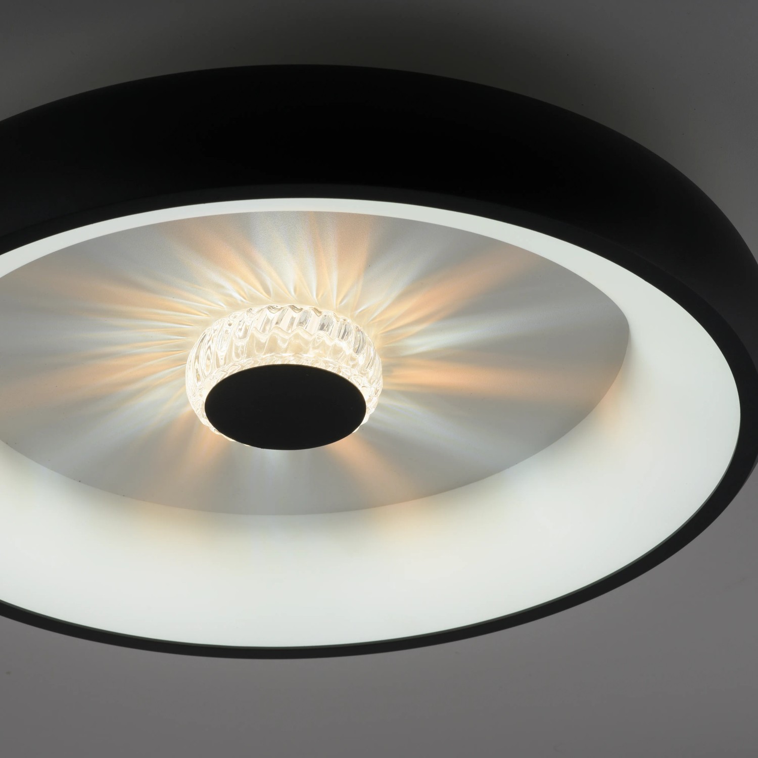 Moderne LED-Deckenleuchte Vertigo, schwarz, Ø 46,5 cm mit Kristalleffekt.