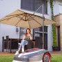 Al-Ko Robolinho 1.300 W Mähroboter im Garten mit Frau unter Sonnenschirm.