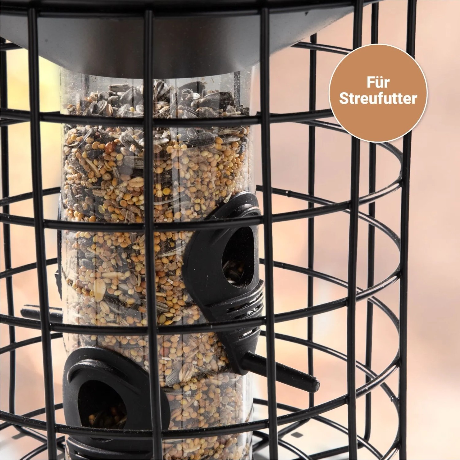 Schwarzes CULT at home Vogelfutterhaus aus Metall mit transparentem Futtersilo und Futterplätzen für Streufutter.