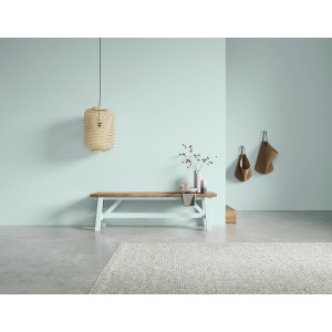 Schöner Wohnen Kreidefarbe Bachplätschern: Wandgestaltung mit pudermatter, hellblauer Farbe im Interieur.
