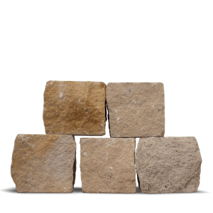 Galamio Sandsteinpflaster, gesägt und gebrochen, in natürlichen Beige- und Gelbtönen.