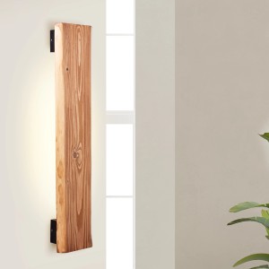 LED-Wandleuchte Feingold Kiefer gebeizt, Holz/Metall, warmes Licht für Flur oder Schlafzimmer.