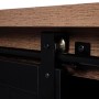 Detailaufnahme: Brauner MCW Schrank K75 mit schwarzer Schiebetür-Mechanik.