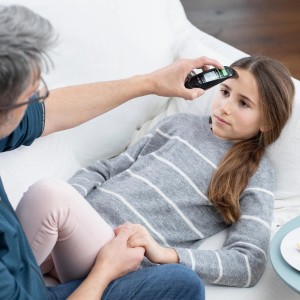 medisana TM 750 Fieberthermometer: Stirnmessung bei Kind. Digitales 6in1 Thermometer in Schwarz.